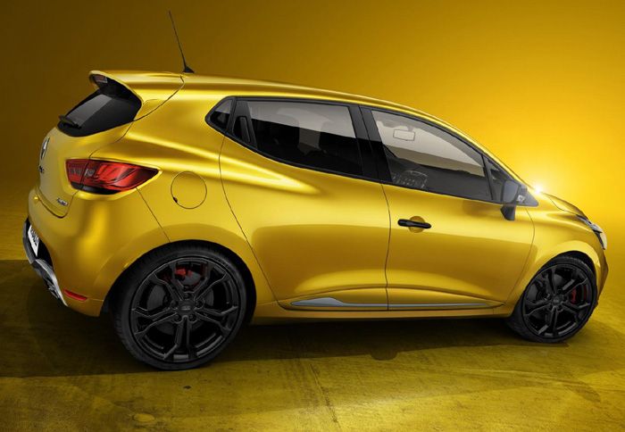 Από τους νέους προφυλακτήρες, τα αεροδυναμικά βοηθήματα, το διαχύτη και τη διπλή απόληξη της εξάτμισης, το αυτοκίνητο... μυρίζει μπαρούτι.